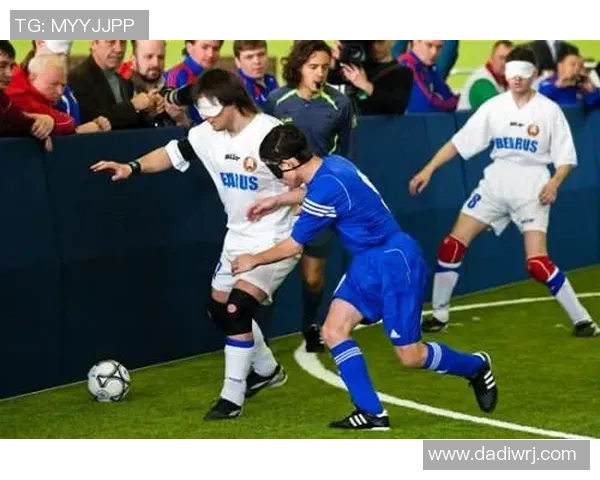 广州足球名宿温志军携手多名现役球员体会瞎子足球